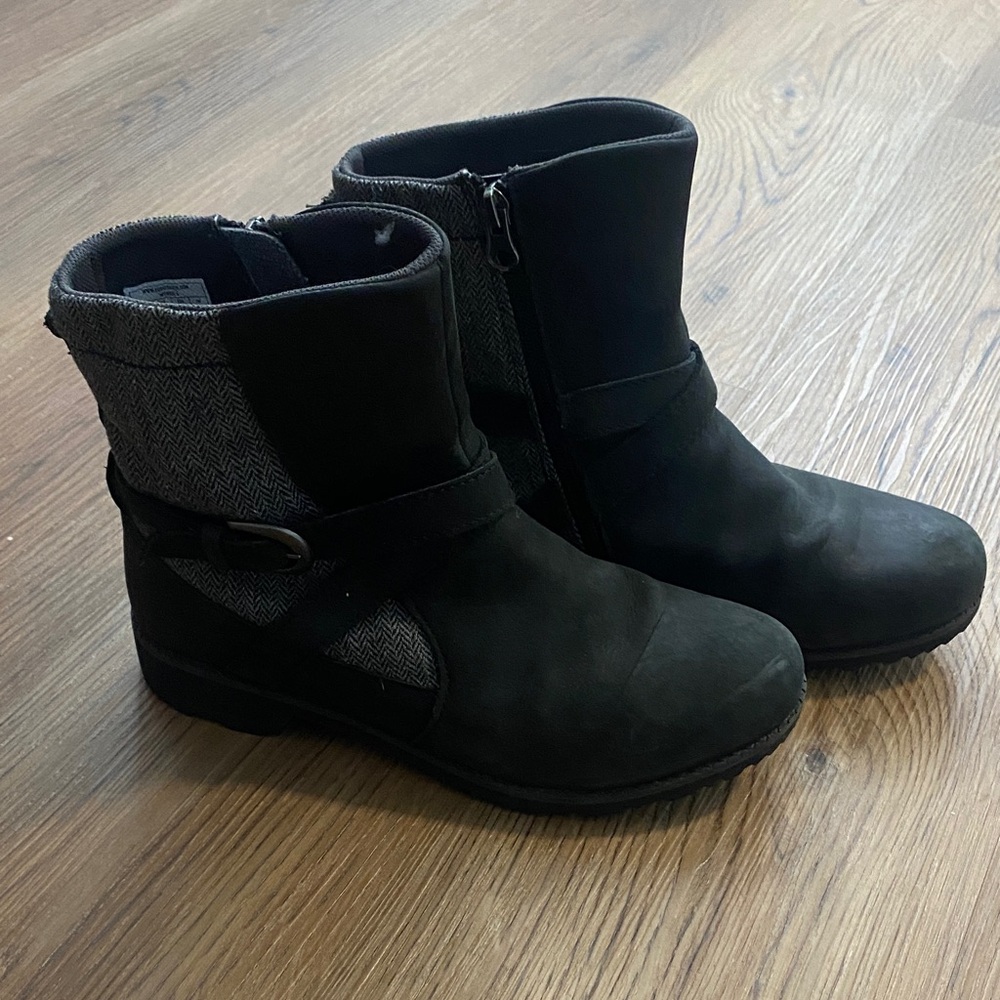 Eddie Bauer Black and Gray Winter Boots